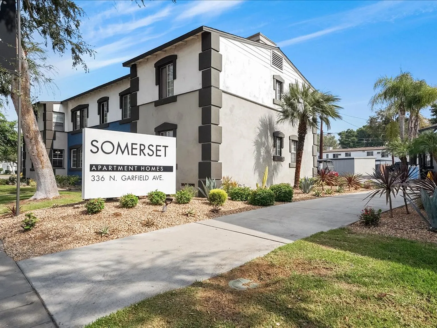 Somerset Apartments — Photo 2