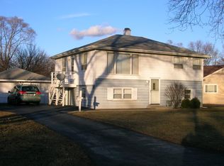 2917 Cardinal Dr, Rolling Meadows, IL 60008