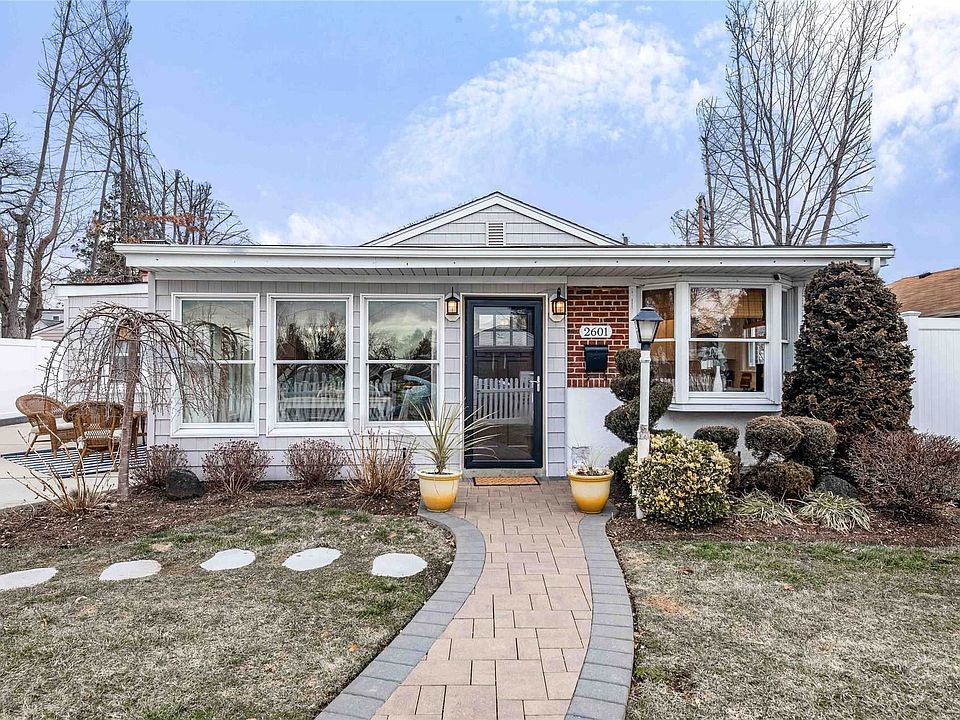 1st image of 2601 Alder Ave