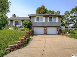 9947 Orchard Cir, Omaha, NE 68127