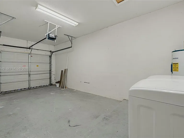3393 NE 11th Dr — Photo 27