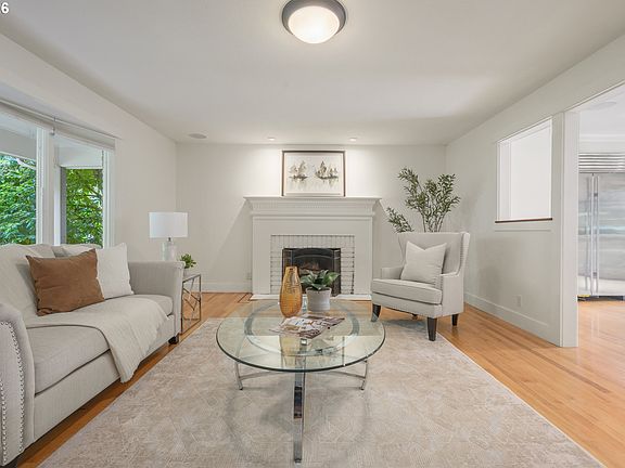 5th image of 2145 Floral Hill Dr