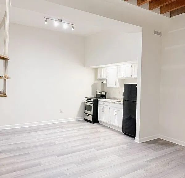 235 King St #3 — Photo 3