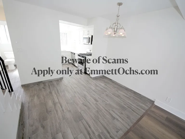 Bundy Townhomes — Photo 7