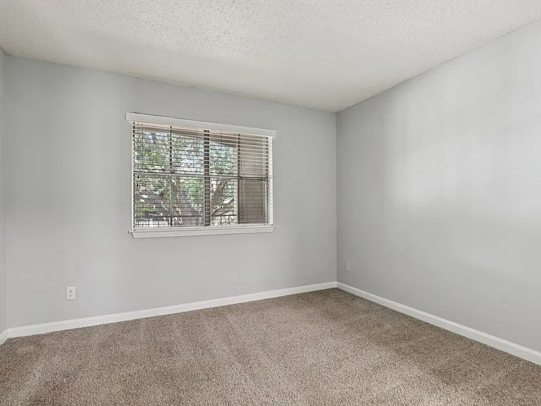 Madeira Apartments at Live Oak — Photo 76