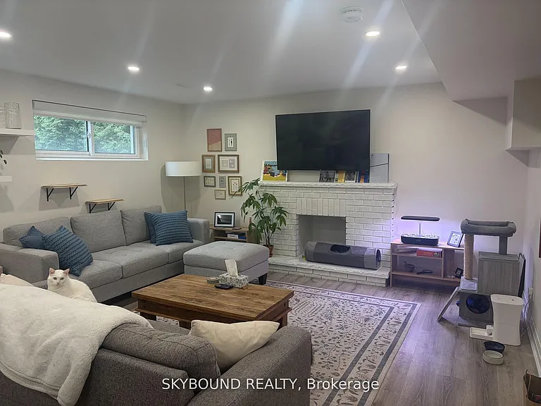 129 Milton St — Photo 4