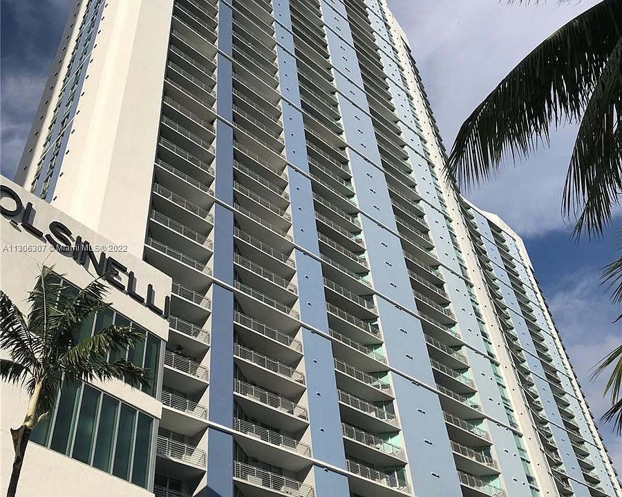 1st image of 325 South Dr #18