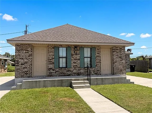 2 bed, 1.0 bath, 900 sqft, $1,250 — Photo 1