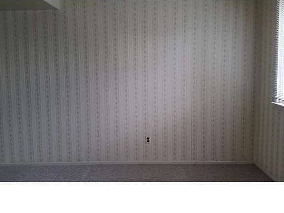 3rd image of 1 Highland Ct