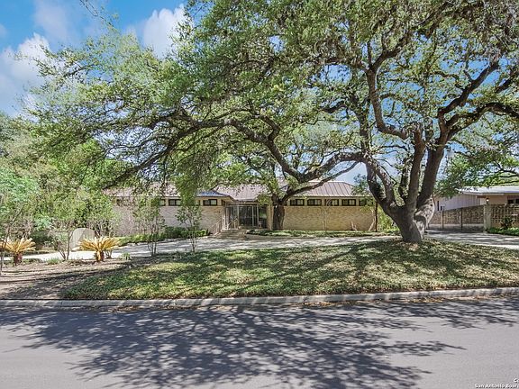 4th image of 219 LABURNUM DR