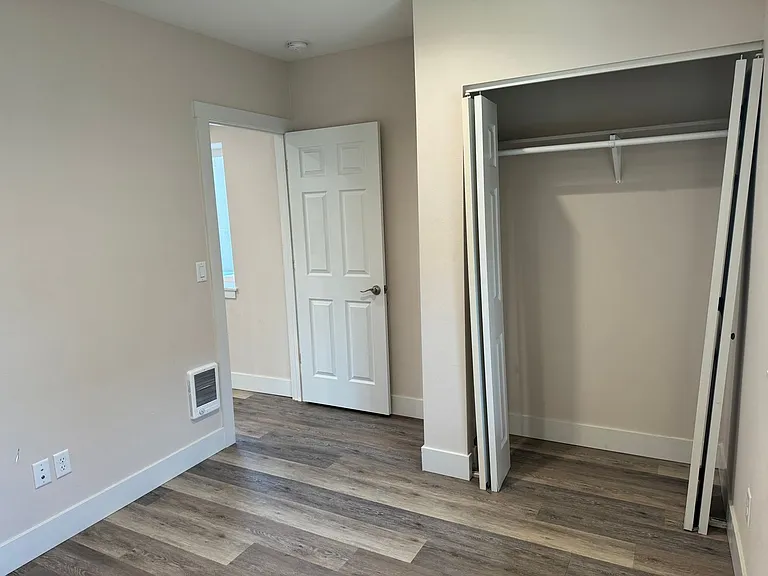 2236 Burlington Ave — Photo 11