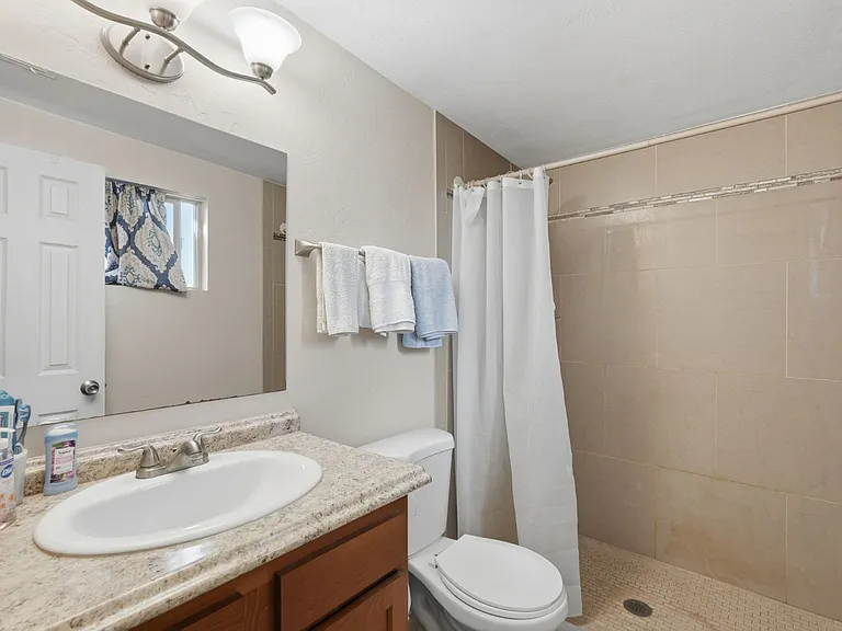 2439 E Parkside Dr — Photo 14