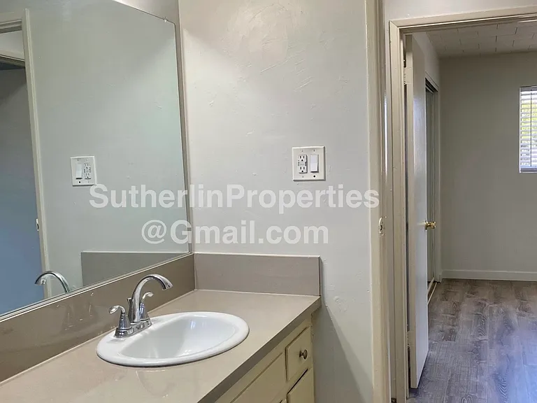 5649 N Myrtle Ave — Photo 16