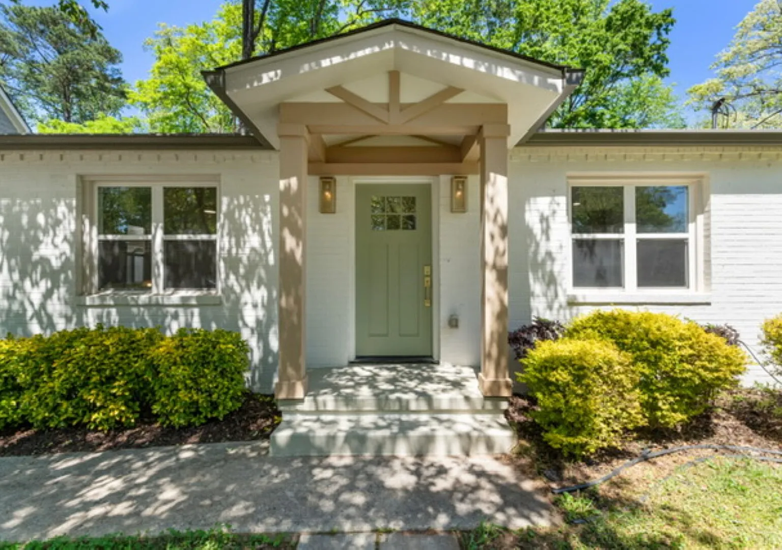 Furnished 3BR Home in Hapeville-Perfect for Extended Stays. — Photo 3