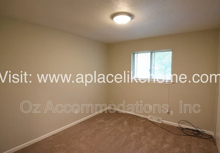 5521 Perry Ln — Photo 18