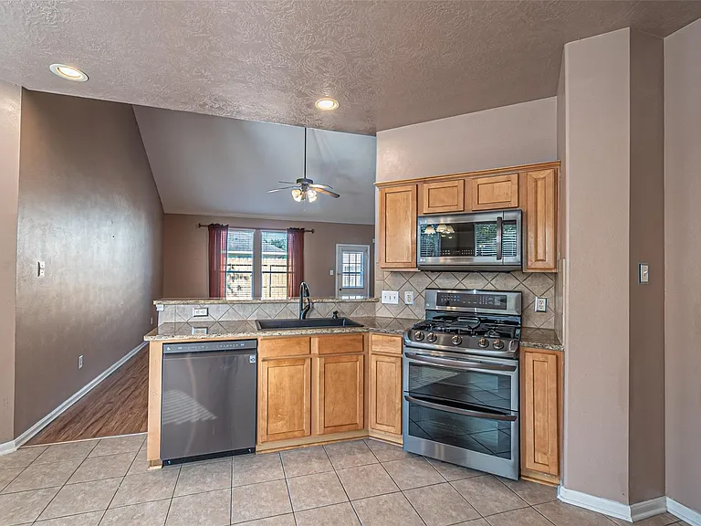 7431 Riven Oaks Ct — Photo 17