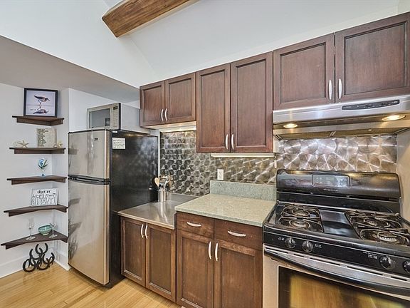 4th image of 42 8th St APT 2511
