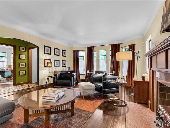 2nd image of 295 Piper Blvd