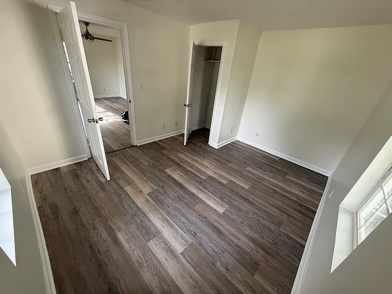 1125 E Rice Ln — Photo 5