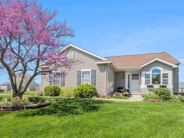 1691 Crescent Pointe Dr SE, Caledonia, MI 49316