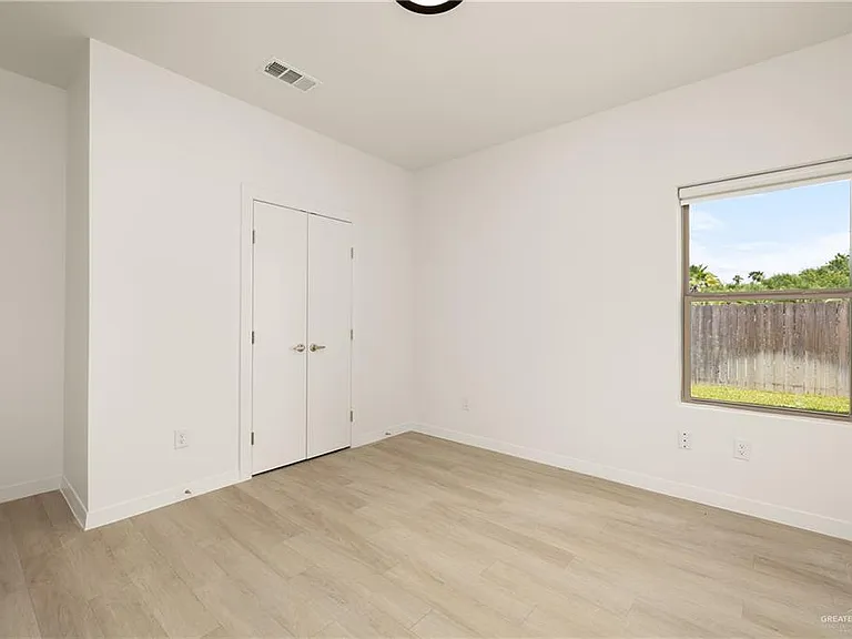 412 N Ware Rd — Photo 9