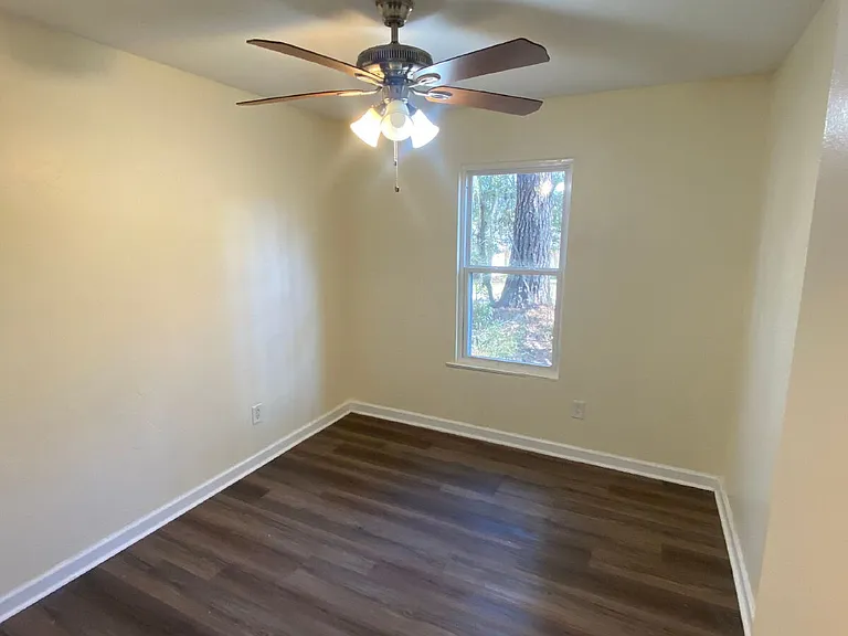 1064 Longstreet Dr — Photo 13