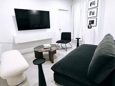100 Collins Ave #220, Miami Beach, FL, 33139