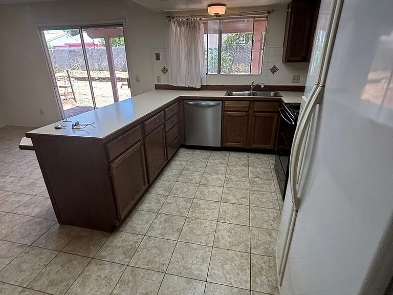 554 Hegge Dr — Photo 17