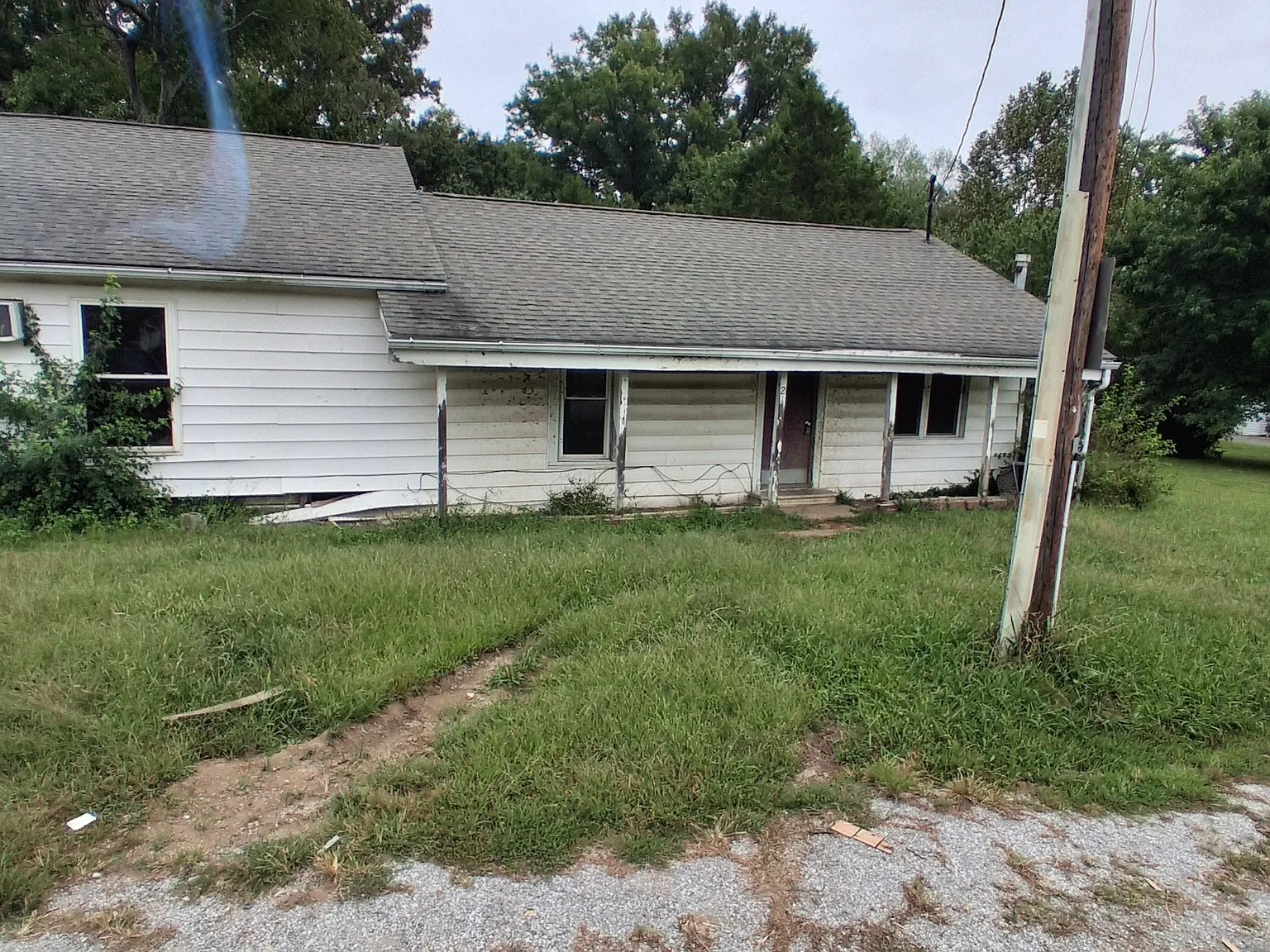 3 bed, 1300 sqft, $925 — Photo 1