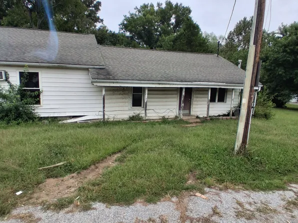 214 Pyle St, Carrier Mills, IL 62917