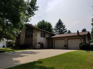 121 Crestwood Ct, Shawano, WI 54166