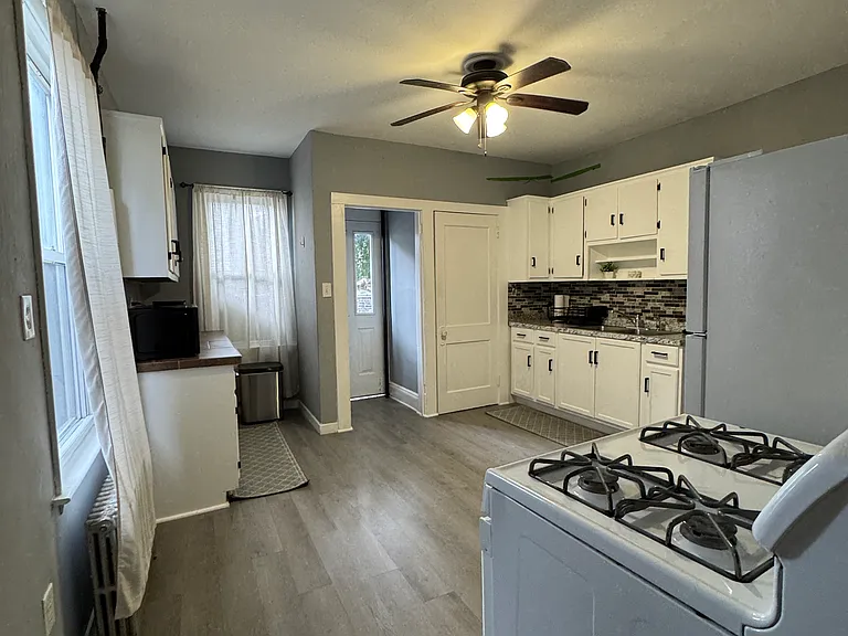 154 Hayward Pl #1 — Photo 10