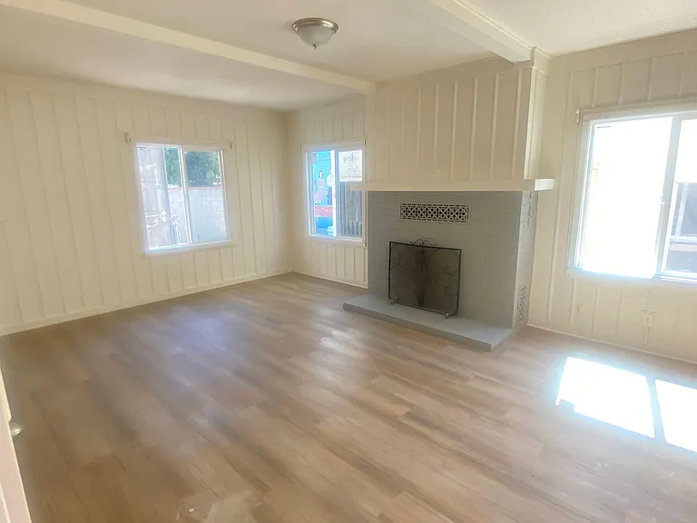 215 N Holly Ave — Photo 8