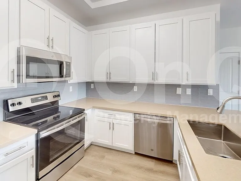 9160 N 67th Ave #207 — Photo 3