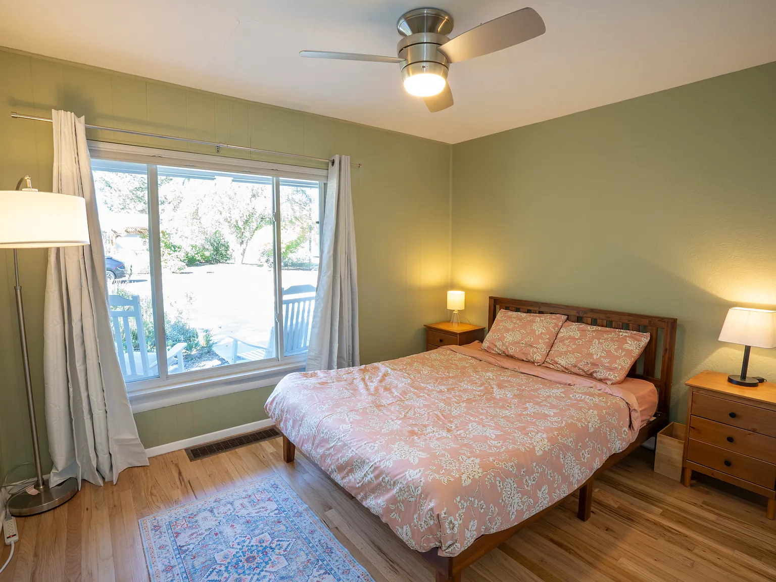 3 bed, 928 sqft, $3,800 — Photo 4