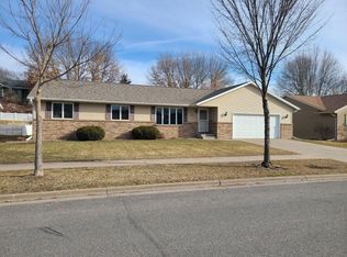 915 Windhill St, Onalaska, WI 54650