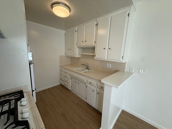 5th image of 7530 Lexington Ave