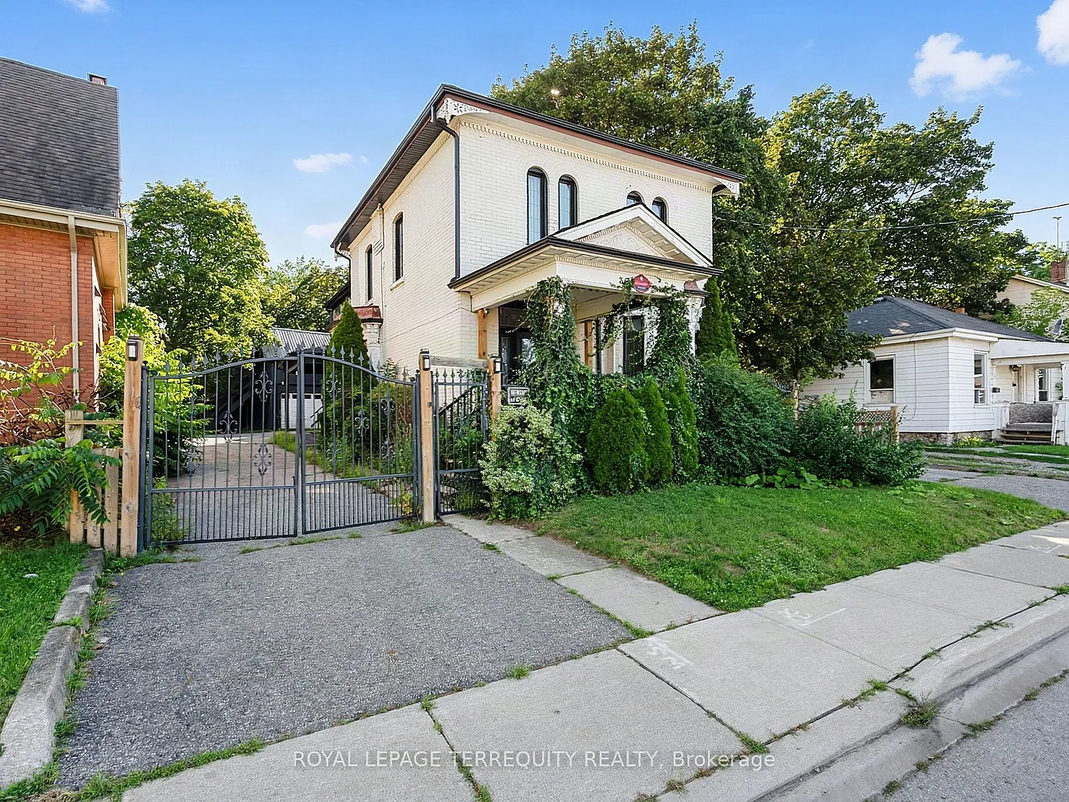 8 bed, $5,500 — Photo 1
