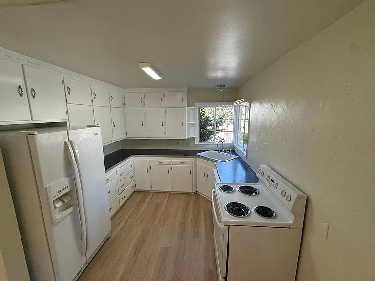 120 Columbia Ave — Photo 12