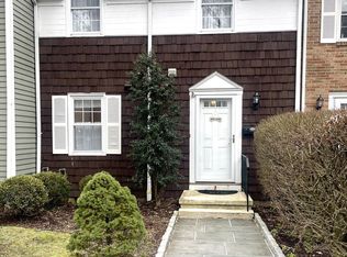 98 Valley Rd APT 6, Cos Cob, CT 06807