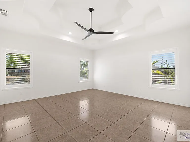 5684 Heron Cove Ln — Photo 16