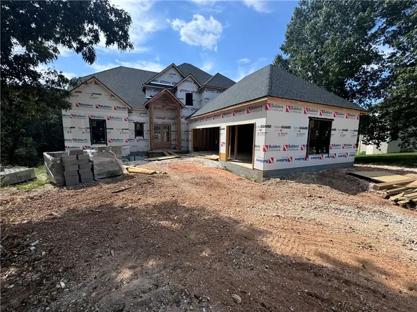 381 Overlook Dr, Fayetteville, AR 72704
