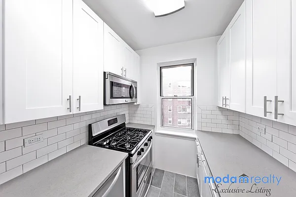 Sold by Moda Realty | media 2