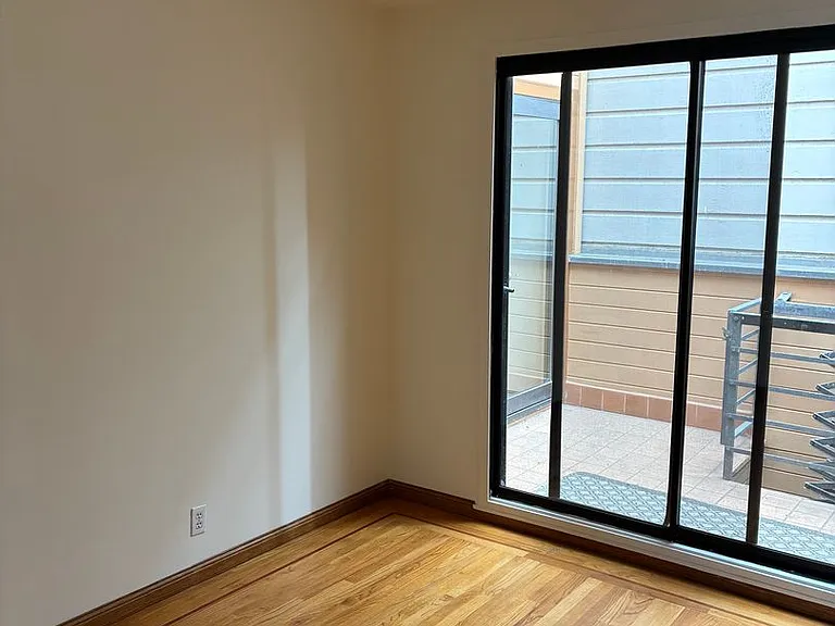 3041 Buchanan St — Photo 12