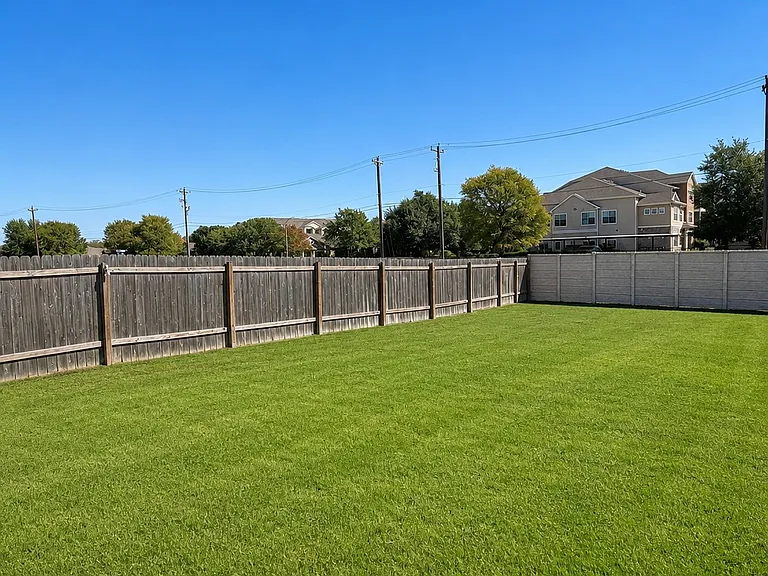 448 Northwood Dr — Photo 1