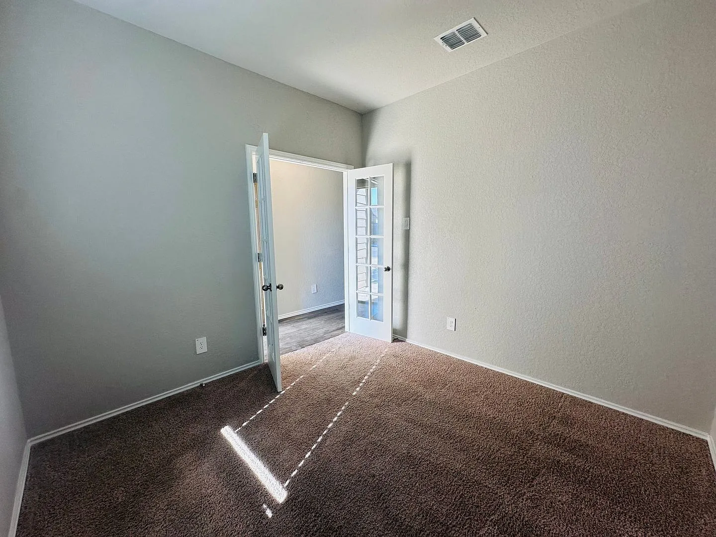 1-Story 3 Bedroom 2 Bathrooms Home in Horizon Point in Converse, TX — Photo 3