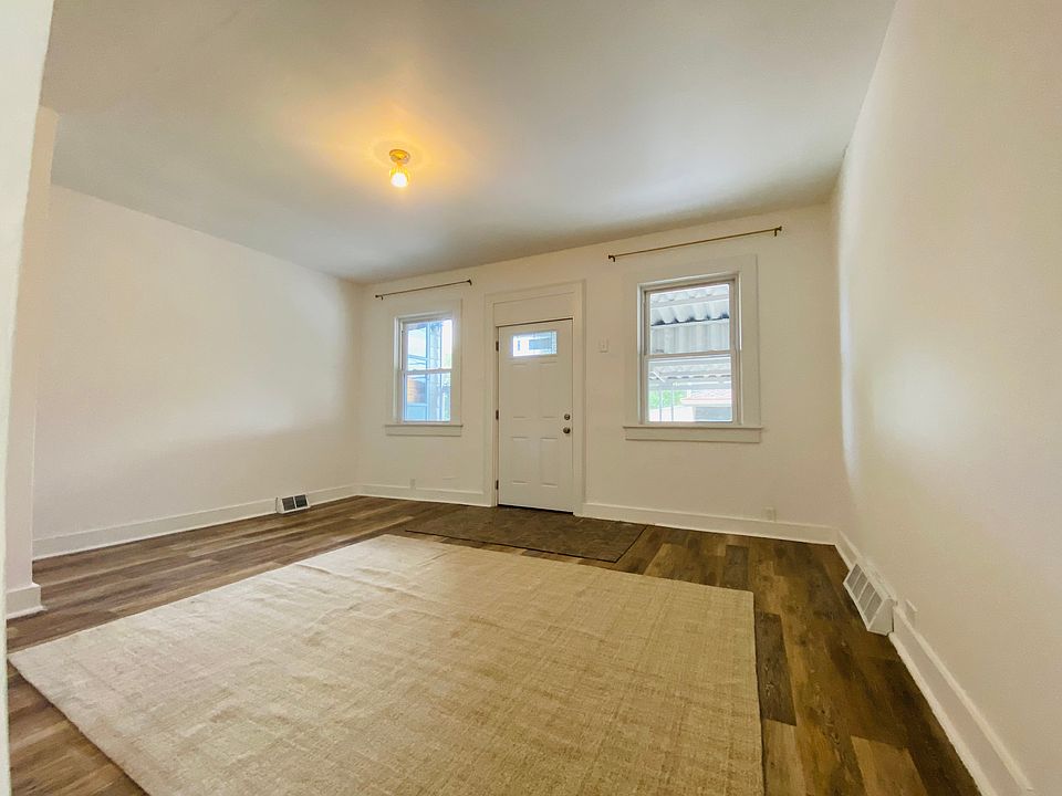 1st image of 2602 Burham St