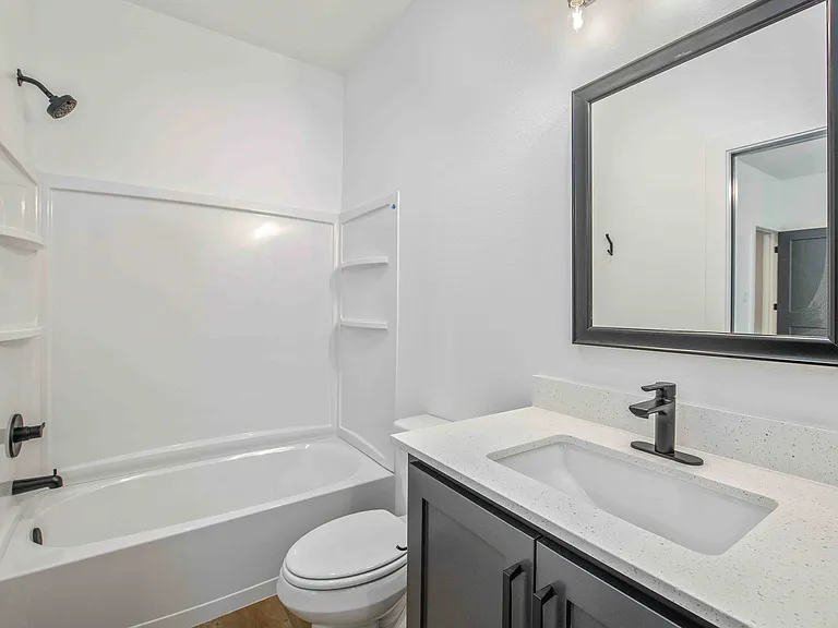 200 Live Oak St E — Photo 15