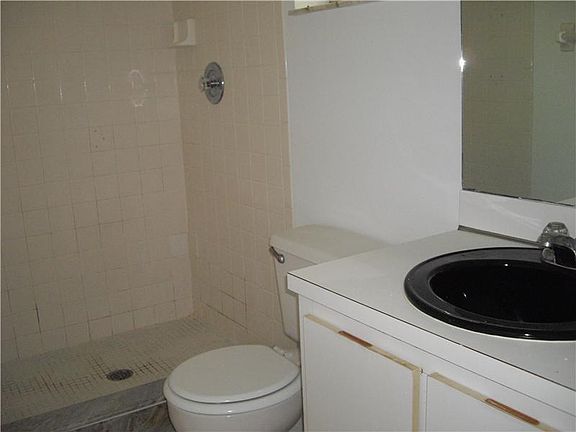 5th image of 704 Gardens Dr APT 104