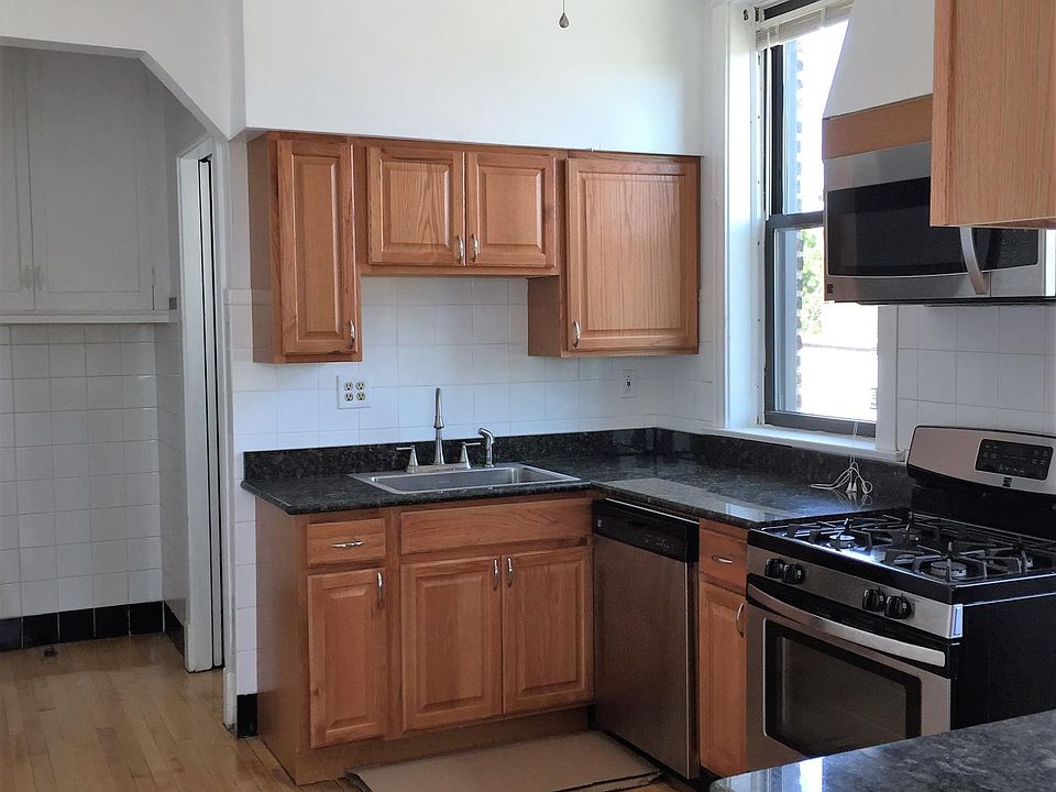 2nd image of 4827 N Winchester Ave #1